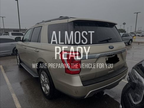 Used 2018 Ford Expedition XLT w/ Equipment Group 202A RWD image 3