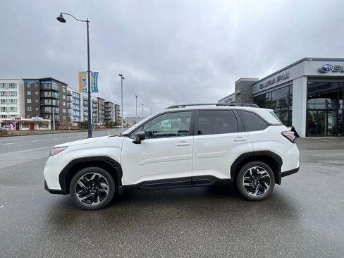 Certified 2025 Subaru Forester Limited image 5