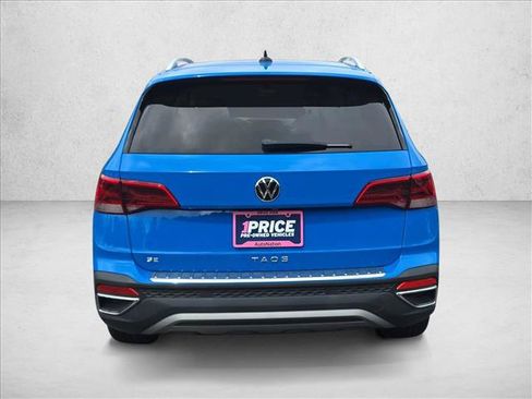 Used 2023 Volkswagen Taos SE w/ Panoramic Sunroof Package FWD image 6