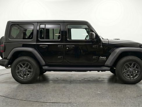 Used 2025 Jeep Wrangler Unlimited Sport AWD/4WD image 11