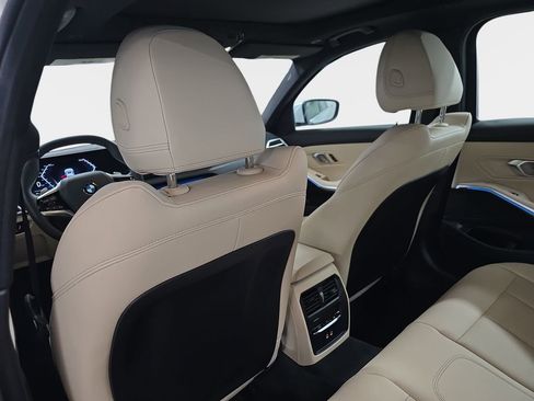 Used 2025 BMW 330i Sedan w/ M Sport Package image 16