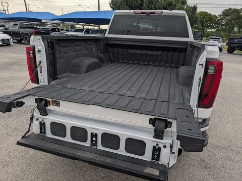 Used 2024 GMC Sierra 2500 Denali w/ Denali Reserve Package AWD/4WD image 30