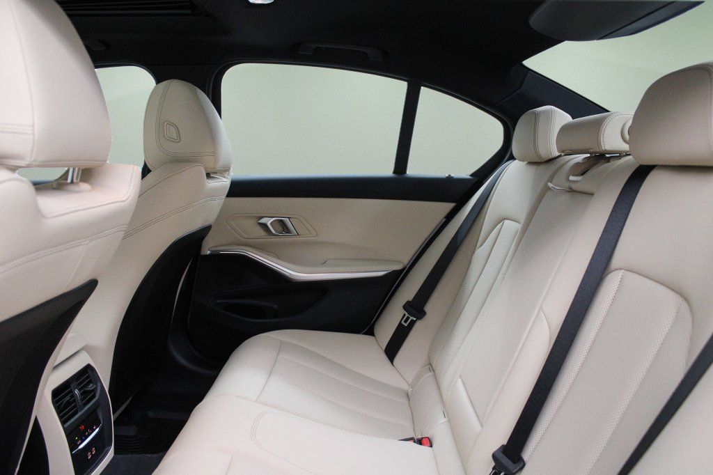 Used 2026 BMW 330i Sedan w/ Convenience Package RWD image 26