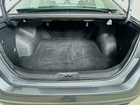 Used 2024 Nissan Altima 2.5 SV FWD image 30