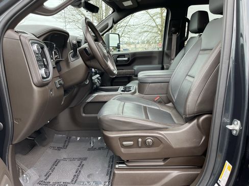 Used 2023 GMC Sierra 3500 Denali w/ Denali Ultimate Package image 10