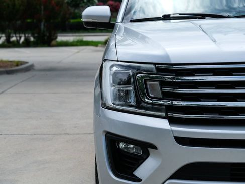Used 2018 Ford Expedition XLT RWD image 5