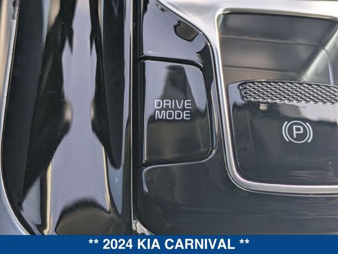 Used 2024 Kia Carnival EX FWD image 35