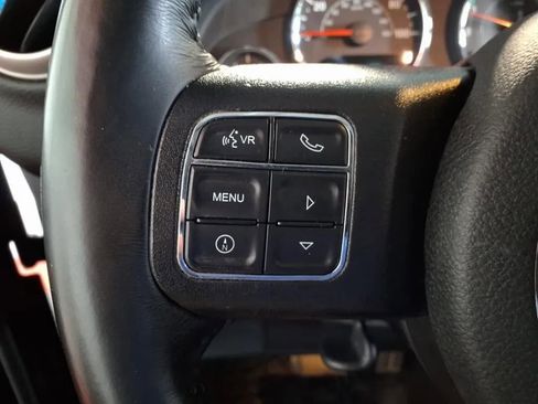 Used 2017 Jeep Wrangler Unlimited Sahara w/ Connectivity Group AWD/4WD image 24