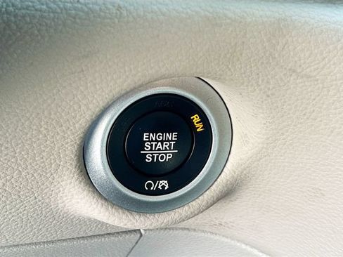 Used 2022 Chrysler Pacifica Touring-L FWD image 19