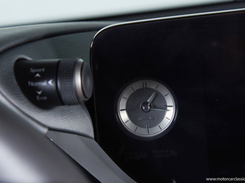 Used 2024 Lexus ES 300h w/ Premium Package image 38