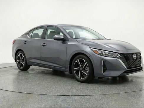 Used 2025 Nissan Sentra SV image 1