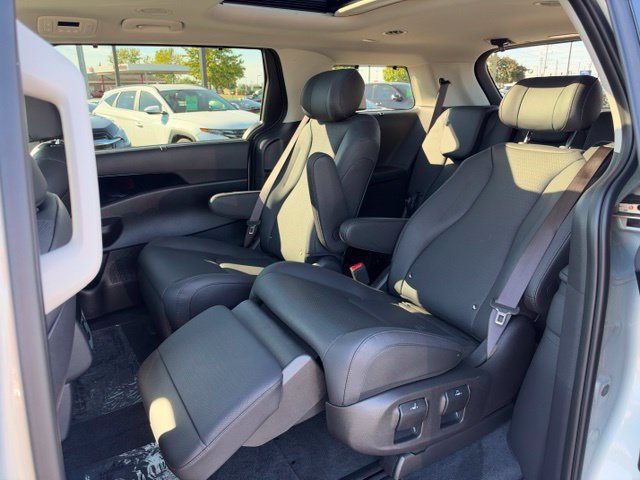 Used 2025 Kia Carnival SX Prestige FWD image 36