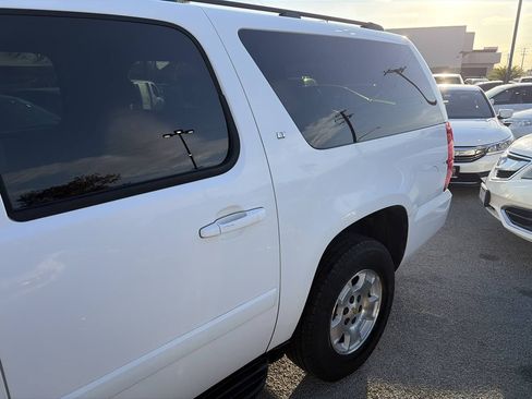 Used 2008 Chevrolet Suburban LT w/ LT Preferred Equipment Group RWD image 3