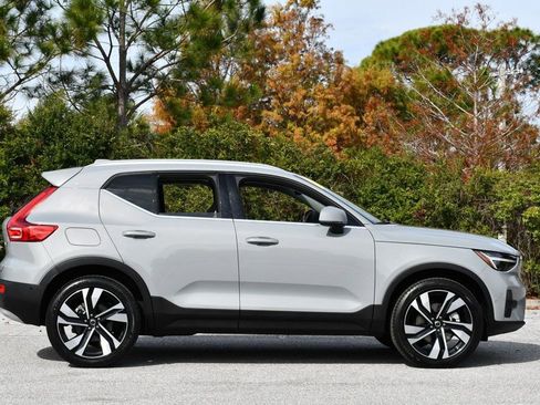 Used 2025 Volvo XC40 B5 Ultra image 7