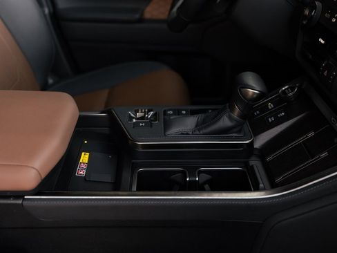 Used 2024 Lexus GX 550 image 35