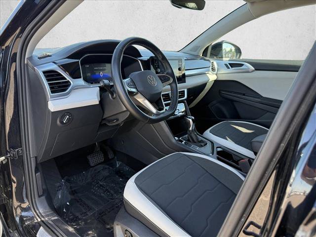 Used 2025 Volkswagen Taos SE FWD image 10