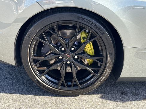 Used 2023 Chevrolet Corvette Stingray Premium Cpe w/ Z51 Performance Package image 17