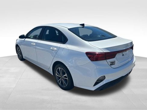 Used 2023 Kia Forte LXS FWD image 4
