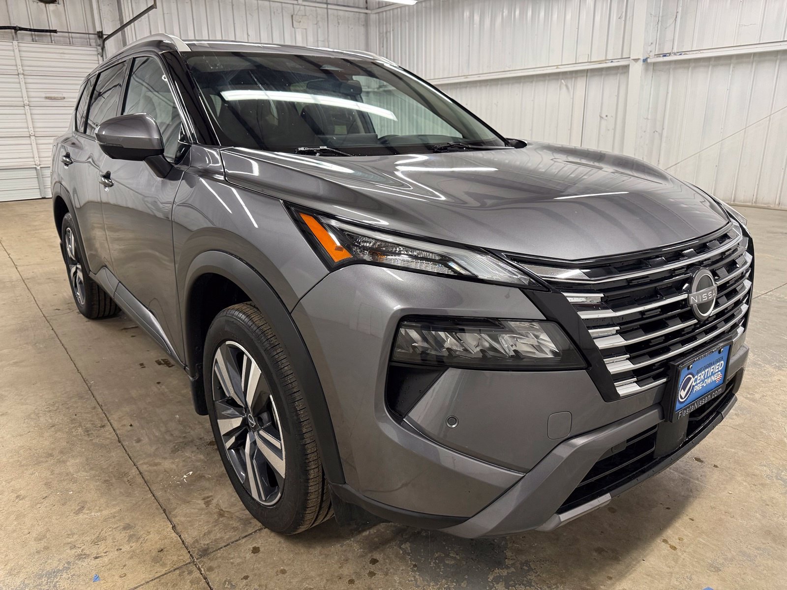 Used 2025 Nissan Rogue SL AWD/4WD image 1
