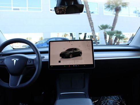 Used 2024 Tesla Model Y Long Range image 12