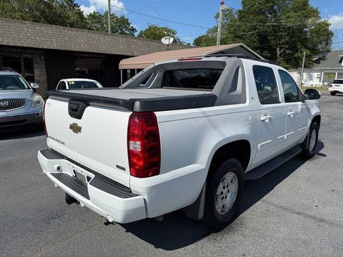 Used 2011 Chevrolet Avalanche LT w/ Luxury Package AWD/4WD image 4