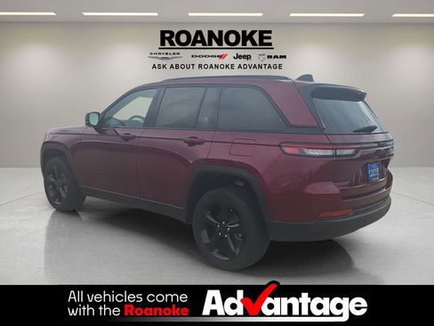 Used 2024 Jeep Grand Cherokee Altitude AWD/4WD image 11