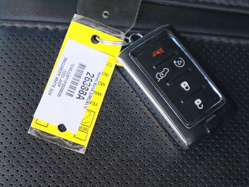 Used 2023 Jeep Wagoneer Series II image 37