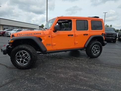 Used 2025 Jeep Wrangler Unlimited Rubicon w/ Convenience Group AWD/4WD image 3