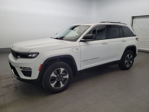 Used 2022 Jeep Grand Cherokee Limited 4xe w/ Luxury Tech Group II AWD/4WD image 2