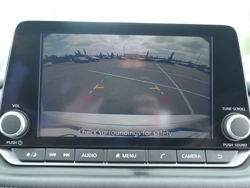 Used 2025 Nissan Rogue SV FWD image 28