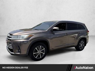 Used 2018 Toyota Highlander XLE AWD/4WD video 1