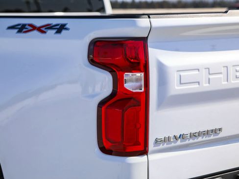 Used 2022 Chevrolet Silverado 1500 LTZ image 9
