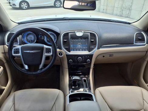 Used 2014 Chrysler 300 RWD image 10