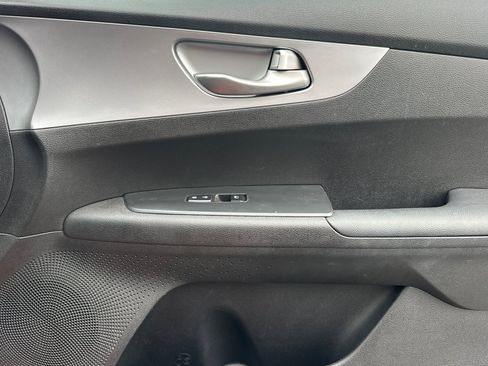 Used 2023 Kia Forte LXS w/ LXS Technology Package image 19