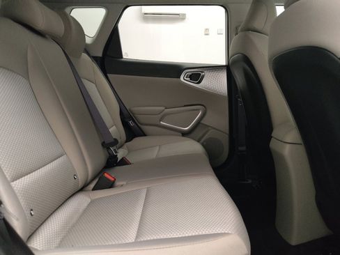 Used 2025 Kia Soul LX image 19