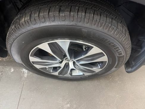 Certified 2021 Toyota Highlander XLE image 30