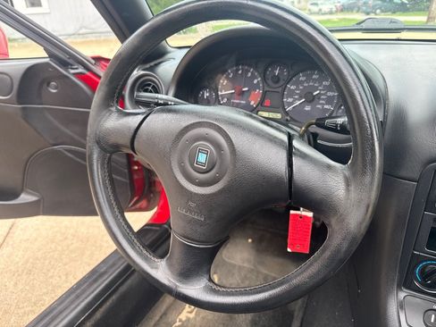 Used 1999 MAZDA MX-5 Miata RWD image 15