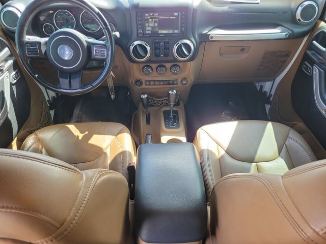 Used 2013 Jeep Wrangler Unlimited Sahara w/ Connectivity Group AWD/4WD image 12