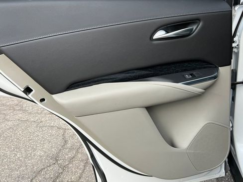 Used 2022 Cadillac XT4 Premium Luxury w/ Enhanced Visibility Package image 35