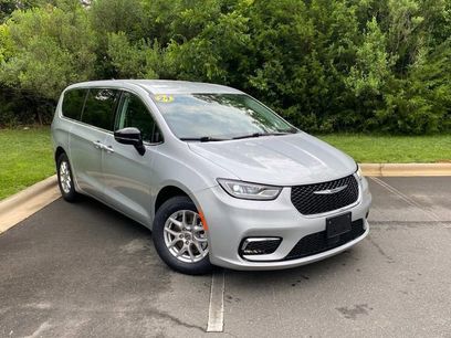 Used 2024 Chrysler Pacifica Touring-L