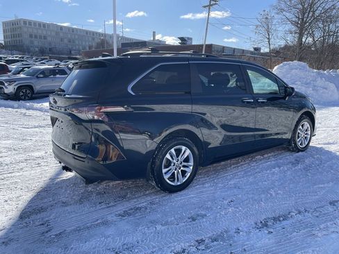 Used 2023 Toyota Sienna XLE Woodland Edition image 8