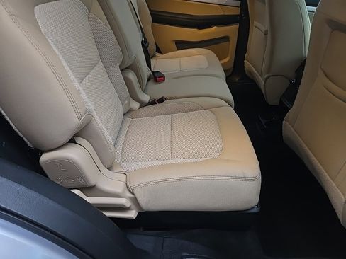 Used 2017 Ford Explorer XLT image 76