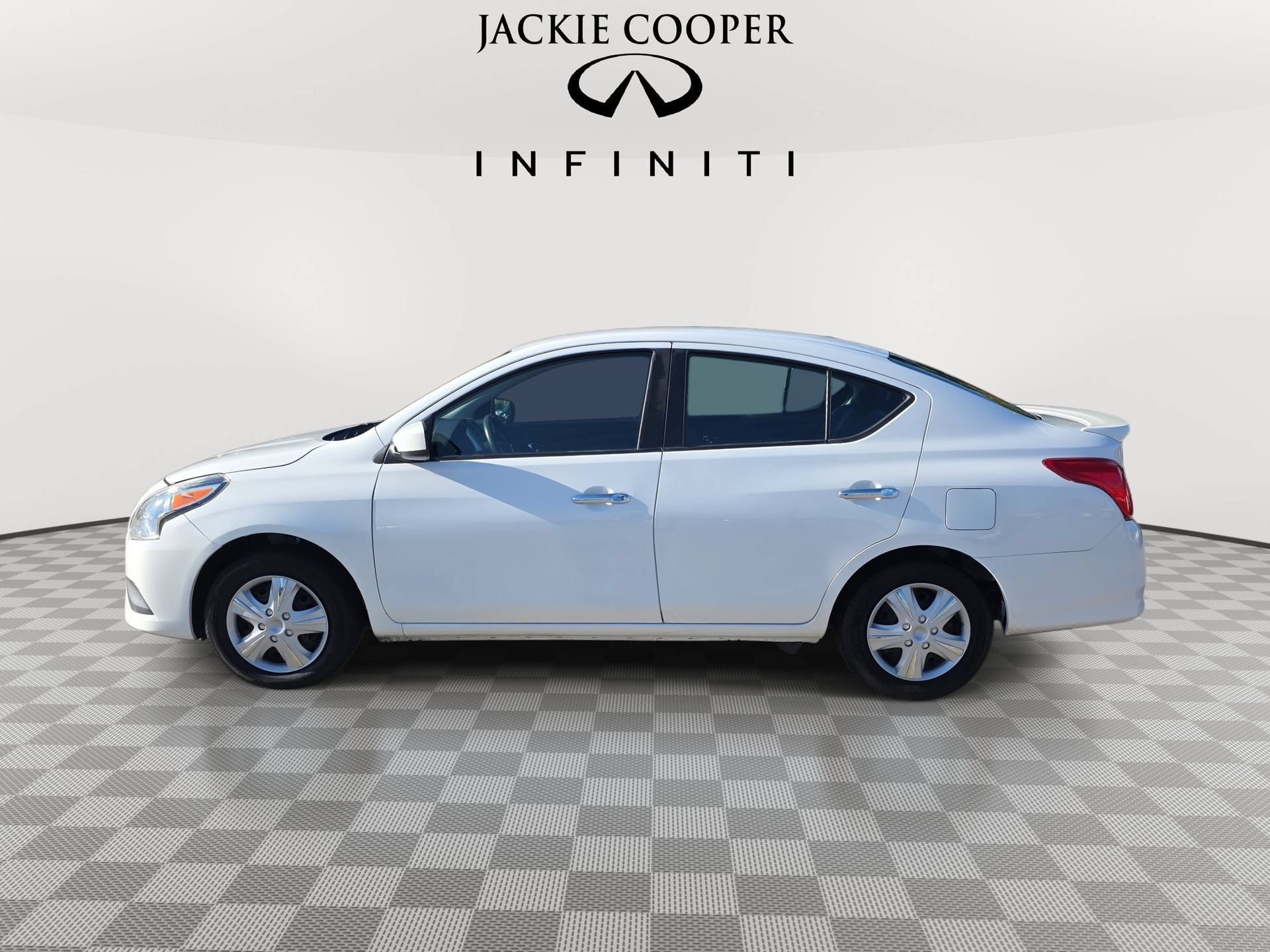 Used 2019 Nissan Versa SV FWD image 8