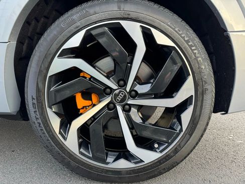 Used 2022 Audi e-tron Premium Plus w/ Premium Plus Package image 18