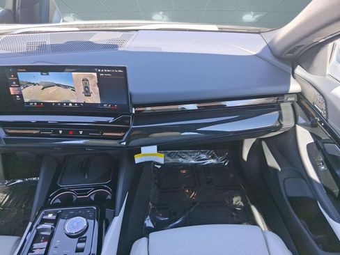 Used 2026 BMW 530i w/ Premium Package RWD image 28
