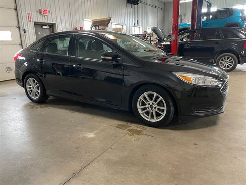 Used 2015 Ford Focus SE FWD image 5