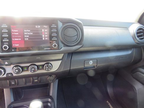 Used 2022 Toyota Tacoma SR AWD/4WD image 12