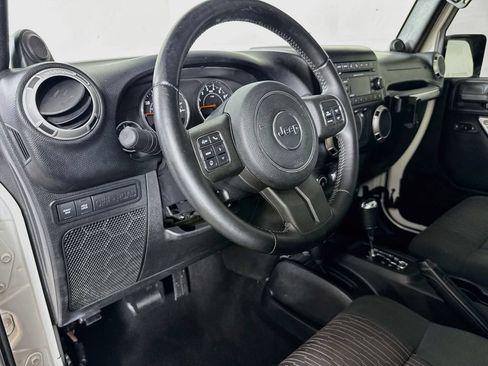 Used 2012 Jeep Wrangler Rubicon w/ PWR Convenience Group AWD/4WD image 10