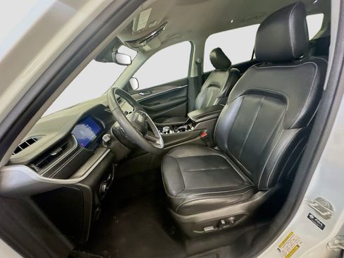 Used 2023 Jeep Grand Cherokee L Limited AWD/4WD image 13