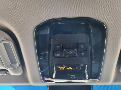 Used 2023 Toyota Venza LE image 26